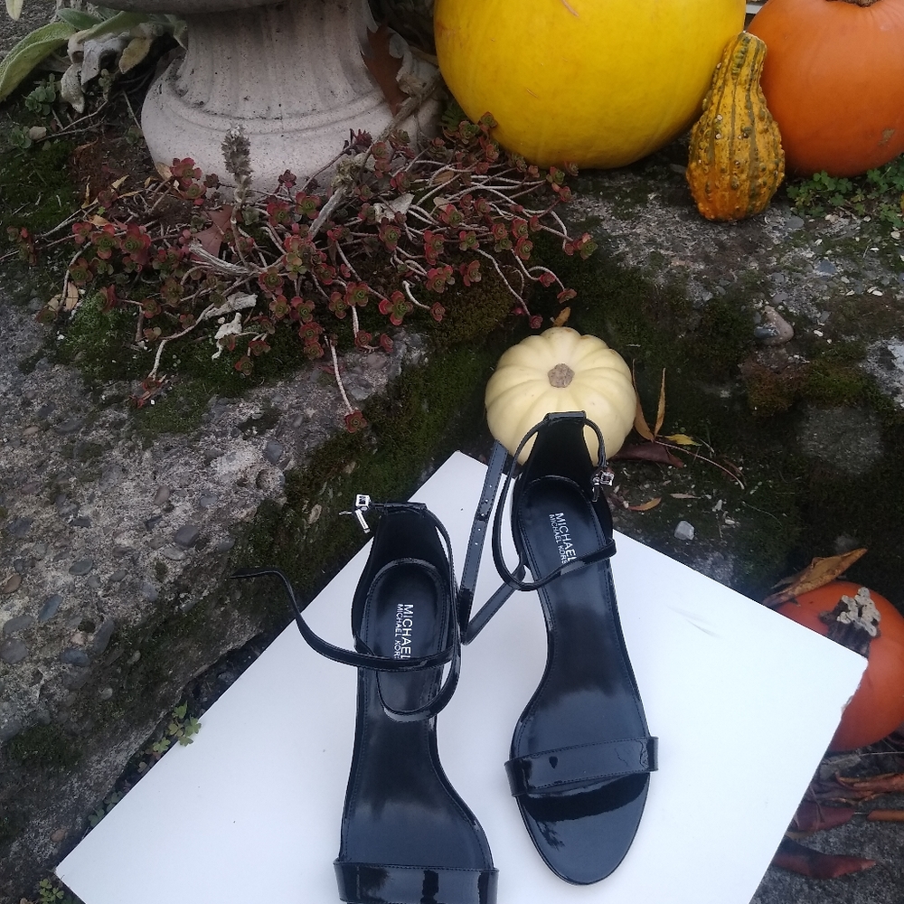 Michael Kors Patent Leather Sexy Christmas Sandals - Picture 12 of 12